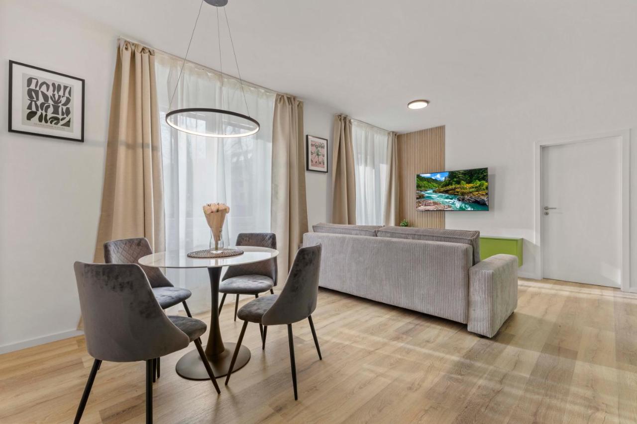 2 Bedroom Apt Steps To Nivy Station Братислава Экстерьер фото